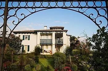 Pierre & Domaine De Maldagora Hotel 3*